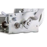 CURT 2-speed boat winch with zinc plating and comfort handle CURT 2-speed winch featuring cold-forged steel and ergonomic handle for boats
