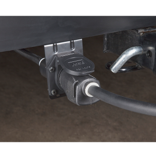 REESE Towpower Pre-Wired 7-Way and 4-Way Connector Adapter REESE Towpower 7-way connector adapter with pre-wired 4-flat and 7-round options