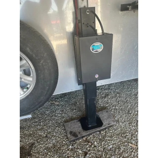 Magnum Lift Systems dual-leg hydraulic landing gear with single pump, 24,000 lb capacity trailer lift