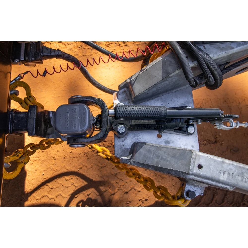 Cruisemaster DO35 V3Plus 3.5T articulating off-road trailer hitch coupler with handbrake CMDO35WHB