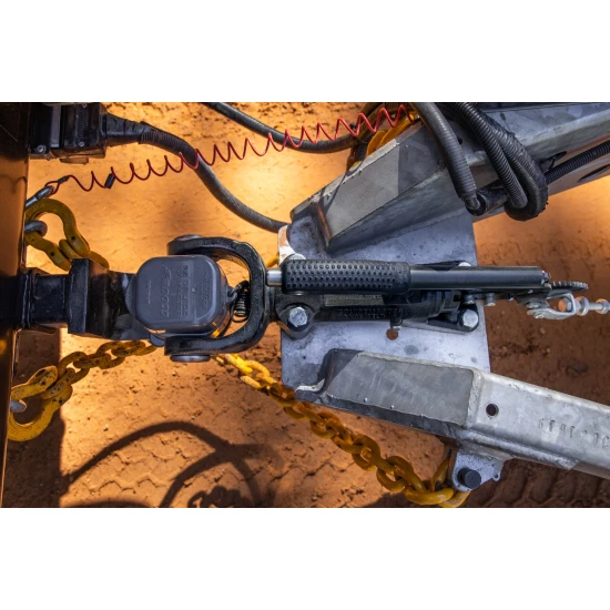 Cruisemaster DO35 V3Plus 3.5T articulating off-road trailer hitch coupler with handbrake CMDO35WHB