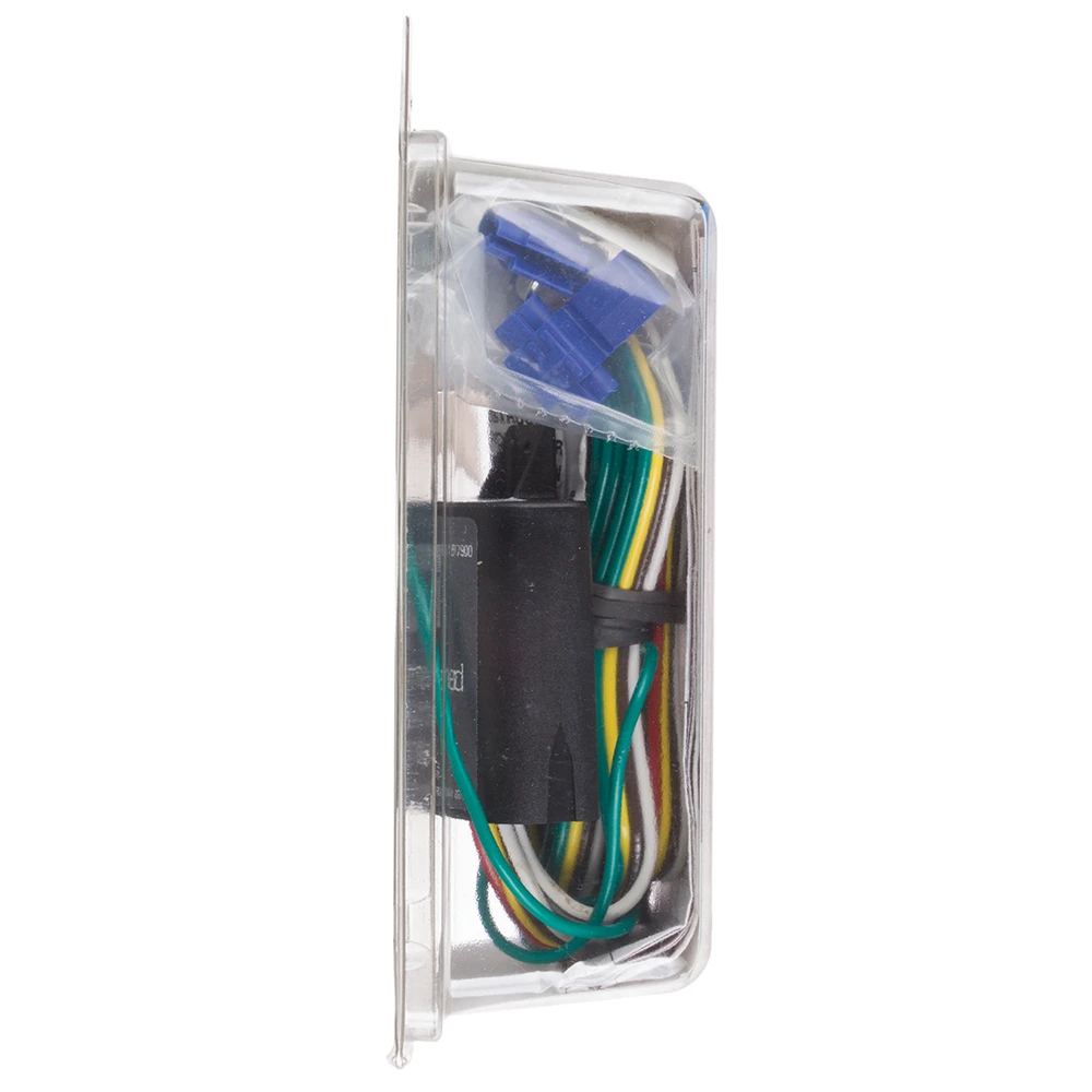 REESE Towpower Tail Light Converter with 4-Flat Connector REESE Towpower tail light converter, universal fit, with 4-Flat connector and dust cover